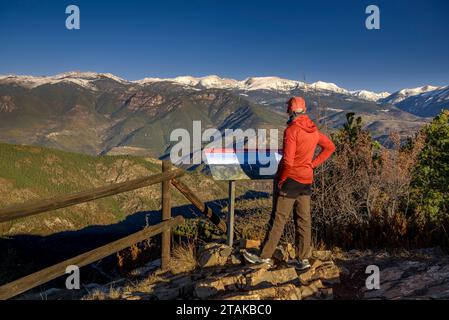 Vista delle montagne di Alt Urgell dal punto di vista nord-est di Pla de l'Àliga (Alt Urgell, Catalogna, Spagna, Pirenei) Foto Stock