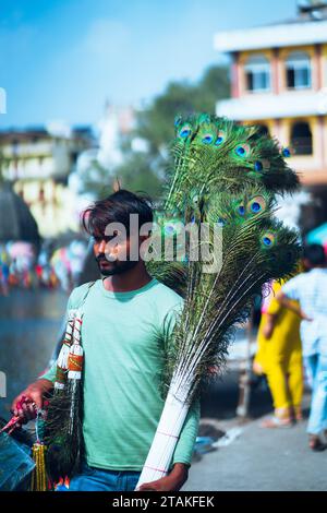 Gente per le strade dell'India Foto Stock