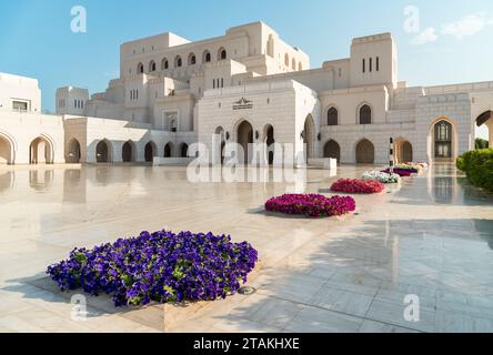 Mascate, Oman - 11 febbraio 2020: Vista del Teatro reale dell'Opera di Mascate, Sultanato dell'Oman Foto Stock