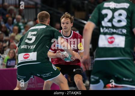 Wetzlar, Germania. 1 dicembre 2023. Wetzlar, Germania, 1 dicembre 2023: Mathias Gidsel (19 Berlino) durante la partita Liqui Moly Handball-Bundesliga tra HSG Wetzlar e Fuechse Berlin alla Buderus-Arena di Wetzlar, GERMANIA. (Julia Kneissl/SPP) credito: SPP Sport Press Photo. /Alamy Live News Foto Stock