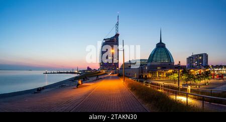 Splendida vista del tramonto sul porto di Bremerhaven Foto Stock