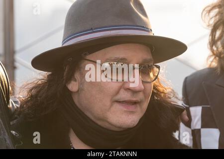 New York, USA. 30 novembre 2023. Eric Singer della KISS band visita la piattaforma di osservazione dell'Empire State Building a New York il 30 novembre 2023 per celebrare lo spettacolo finale della band al MSG Credit: SIPA USA/Alamy Live News Foto Stock