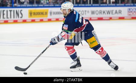 Berlino, Deutschland. 1 dicembre 2023. Zach Boychuk (Eisbaeren Berlin, n. 89), Penny DEL, Eisbaeren Berlin vs Loewen Frankfurt, in der Mercedes Benz Arena, 23. Spieltag, Saison 2023/2024, 01.12.23, foto: Eibner-Pressefoto/Uwe Koch credito: dpa/Alamy Live News Foto Stock