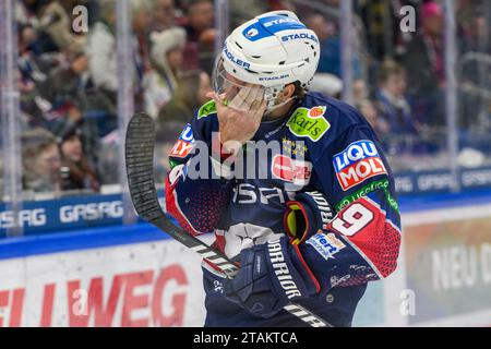 Berlino, Deutschland. 1 dicembre 2023. Zach Boychuk (Eisbaeren Berlin, n. 89), Penny DEL, Eisbaeren Berlin vs Loewen Frankfurt, in der Mercedes Benz Arena, 23. Spieltag, Saison 2023/2024, 01.12.23, foto: Eibner-Pressefoto/Uwe Koch credito: dpa/Alamy Live News Foto Stock