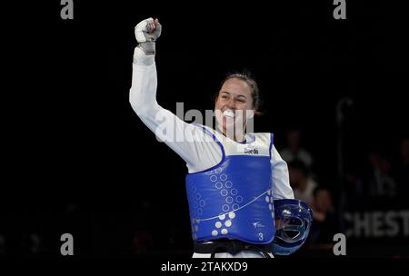 La britannica Beth Munro celebra la vittoria dell'oro contro Elena Savinskaya nella finale femminile di 65 kg, il primo giorno della finale del World Taekwondo Grand Prix 2023 alla Manchester Regional Arena di Manchester. Data immagine: Venerdì 1 dicembre 2023. Foto Stock