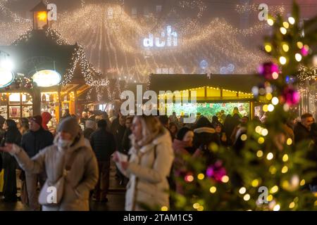 Pre-Natale, mercatino di Natale nel centro di Essen, Kennedyplatz, NRW, Germania, Foto Stock