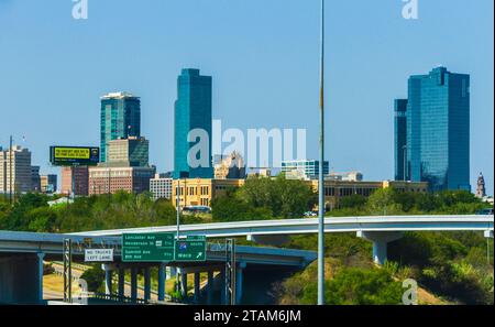 Vista dello skyline di Fort Worth dalla US 287. Foto Stock