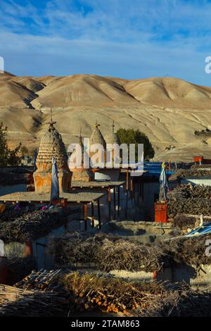 Antichi cortili a lo Manthang, la capitale del distretto di Mustang, Nepal Foto Stock