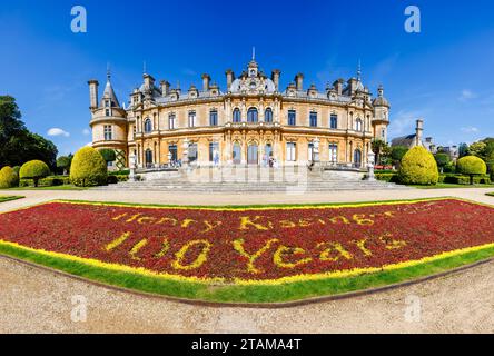 Omaggio floreale al diplomatico americano Henry Kissinger a Waddesdon Manor, una casa di campagna nel villaggio di Waddesdon, nel Buckinghamshire, in Inghilterra. Foto Stock