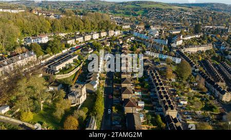 Vista aerea dei droni che si affaccia su Arundel Road, un vicolo cieco ed è all'interno dell'area di Camden della città. (18-11-2022) Foto Stock
