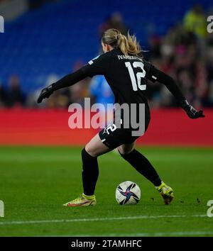 Cardiff, UK, 01 Dic 2023 Telma Ivarsdottir (Islanda) in azione durante la UEFA Women's Nations League Galles contro Islanda al Cardiff City Stadium Cardiff Regno Unito il 01 dicembre 2023 Graham Glendinning / Alamy Live News Punteggio finale: 1- 2 Foto Stock