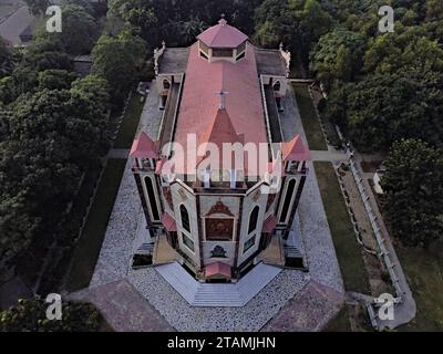 Raiganj West Bengal India 11.05.2023 vista aerea dall'alto esterna di St Chiesa di Giuseppe situata in Asia da un drone Foto Stock