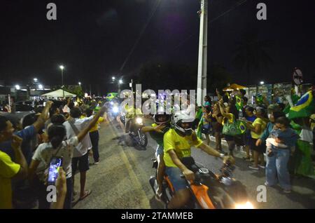 1 dicembre 2023, Natal, Rio grande do Norte, Brasile: NATAL (RN), 01/12/2023 - BOLSONARO/VISITA/NATAL - l'ex presidente del Brasile, Jair Bolsonaro ha preso un caffè al Centrais de Abastecimentos do RN S/A (CEASA RN), poi ha partecipato al lancio dell'Accademia Conservatrice e alla fine della giornata ha visitato la città di Extremoz RN, nella regione metropolitana della capitale. (Foto: JosÃƒ © Aldenir/Thenews2/Zumapress) (immagine di credito: © TheNEWS2 via ZUMA Press Wire) SOLO USO EDITORIALE! Non per USO commerciale! Foto Stock