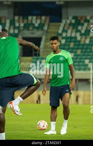 UYO, NIGERIA - 15 NOVEMBRE: La Nigeria Raphael Onyedika durante l'allenamento delle qualificazioni ai Mondiali di calcio in preparazione della Nigeria e del Lesotho match a Gods Foto Stock