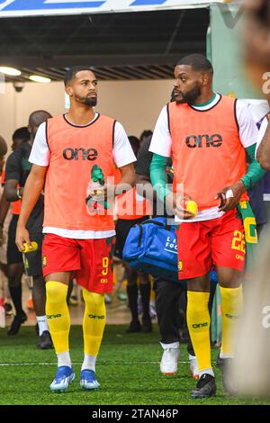 DOUALA, CAMERUN - 17 NOVEMBRE: Frank Magri e Oliver Ntcham del Camerun durante la partita di qualificazione della Coppa del mondo FIFA 2026 tra Camerun e Maurit Foto Stock