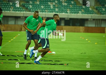 UYO, NIGERIA - 15 NOVEMBRE: Frank Onyeka della Nigeria durante l'allenamento delle qualificazioni ai Mondiali di calcio in preparazione della Nigeria e del Lesotho match a Godswill Foto Stock