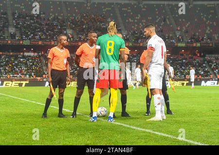 DOUALA, CAMERUN - 17 NOVEMBRE: Frank Anguissa e Lindsay Rose di Mauritius durante la partita di qualificazione della Coppa del mondo FIFA 2026 tra Camerun e Mau Foto Stock