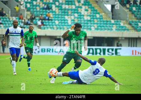 UYO, NIGERIA - 16 NOVEMBRE: Osayi Samuel Bright della Nigeria e difensore del Lesotho durante la partita di qualificazione della Coppa del mondo tra Nigeria e Lesotho Foto Stock