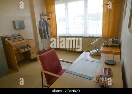 Vorzimmer Zugführer, Amtszimmer, Museum, Stabsgebäude, Gedenkstätte Deutsche Teilung, Marienborn, Sachsen-Anhalt, Deutschland Foto Stock