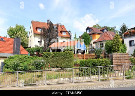 Vecchie case restaurate nel quartiere Pillnitz di Dresda Foto Stock