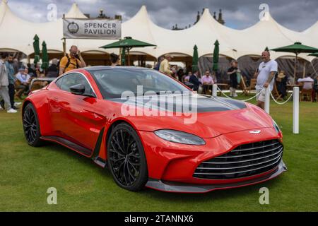 2022 Aston Martin V12 Vantage, in mostra al Salon Privé Concours d'Elégance Motor show tenutosi a Blenheim Palace. Foto Stock