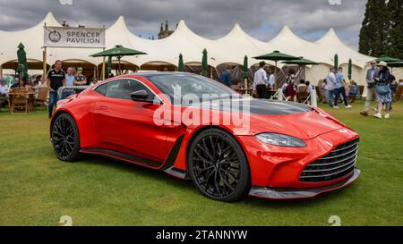 2022 Aston Martin V12 Vantage, in mostra al Salon Privé Concours d'Elégance Motor show tenutosi a Blenheim Palace. Foto Stock