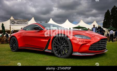 2022 Aston Martin V12 Vantage, in mostra al Salon Privé Concours d'Elégance Motor show tenutosi a Blenheim Palace. Foto Stock