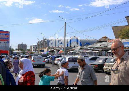 18 agosto 2023 - Bishkek in Kirghizistan, Asia centrale: Le persone godono della loro vita quotidiana nella capitale Foto Stock