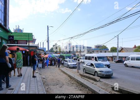 18 agosto 2023 - Bishkek in Kirghizistan, Asia centrale: Le persone godono della loro vita quotidiana nella capitale Foto Stock