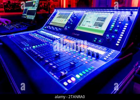 Germania, 2023: Console di missaggio per concerti dal vivo, ecc.. Allen & Heath è stato uno dei pionieri della prima ondata di importanti compagnie britanniche di console di miscelazione Foto Stock