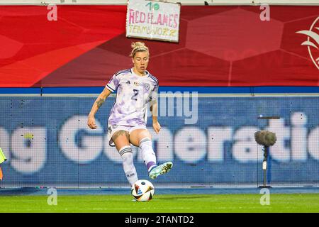 Lovanio, Belgio. 1 dicembre 2023. La scozzese Nicola Docherty (2) raffigurata durante una partita tra la nazionale femminile belga, chiamata Red Flames e la nazionale femminile scozzese, partita 5/6 nella UEFA Women's Nations League 2023-24, venerdì 01 dicembre 2023 a Lovanio, in Belgio. FOTO: SEVIL OKTEM | Credit: Sportpix/Alamy Live News Foto Stock