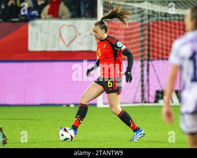 Lovanio, Belgio. 1 dicembre 2023. La belga Tine De Caigny (6) raffigurata durante una partita tra la nazionale femminile belga, chiamata Red Flames e la nazionale femminile scozzese, partita 5/6 nella UEFA Women's Nations League 2023-24, venerdì 01 dicembre 2023 a Lovanio, in Belgio. FOTO: SEVIL OKTEM | Credit: Sportpix/Alamy Live News Foto Stock