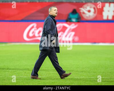 Lovanio, Belgio. 1 dicembre 2023. L'allenatore del Belgio Ives Serneels raffigurato durante una partita tra la nazionale femminile belga, chiamata Red Flames e la nazionale femminile scozzese, partita 5/6 nella UEFA Women's Nations League 2023-24, venerdì 01 dicembre 2023 a Lovanio, in Belgio. FOTO: SEVIL OKTEM | Credit: Sportpix/Alamy Live News Foto Stock