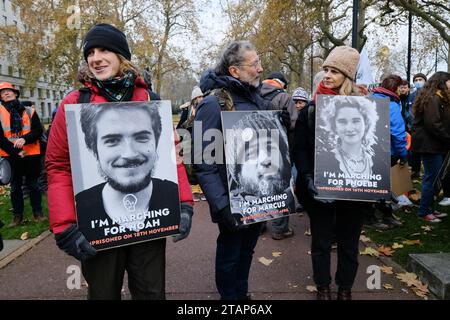 Londra, Regno Unito. 2 dicembre 2023. Basta fermare i manifestanti del petrolio che marciano da New Scotland Yard alla Corte Suprema. Crediti: Matthew Chattle/Alamy Live News Foto Stock