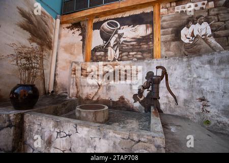 Cortile da un'ospizio nel villaggio culturale di Gamcheon Busan, Corea del Sud Foto Stock