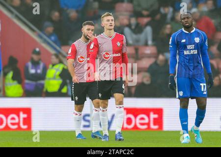 Southampton, Regno Unito. 2 dicembre 2023. L'attaccante del Southampton Adam Armstrong (9) fa gesti dopo aver segnato un GOL 0-2 e festeggia durante la partita del Southampton FC contro Cardiff City FC Sky BET EFL Championship allo Stadio St.Mary, Southampton, Inghilterra, Regno Unito il 2 dicembre 2023 credito: Every Second Media/Alamy Live News Foto Stock