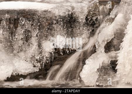 Una sezione di una cascata ghiacciata a Teesdale North Pennines, Co Durham, gennaio Foto Stock