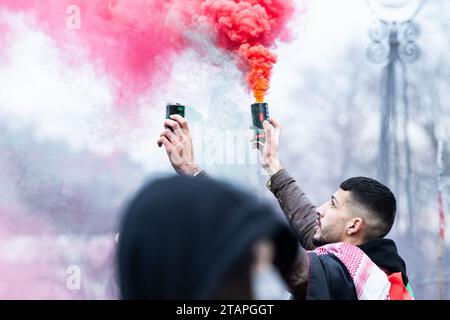 I partecipanti alla manifestazione nazionale per chiedere un cessate il fuoco a Gaza, tenutasi a Edimburgo il 2 dicembre 2023 © Chantal Guevara, tutti i diritti riservati. Crediti: Chantal Guevara/Alamy Live News Foto Stock