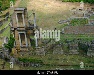 Anfiteatro romano nel centro storico di Volterra, Italia Foto Stock