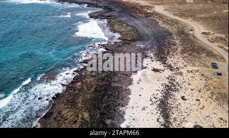 Vista aerea di Playa del Mejillon o Playa del Bajo de la Burra, chiamata Popcorn Beach - Spagna, Isole Canarie, Fuerteventura. 24.09.2023 Foto Stock