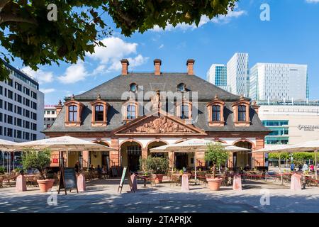 Edificio Hauptwache a Francoforte sul meno, Germania, che ospita il ristorante Café Hauptwache, in piazza an der Hauptwache nel quartiere Innenstadt. Foto Stock