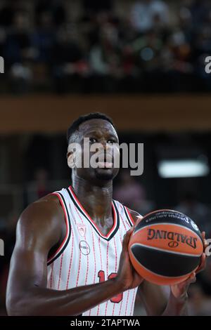 Olympiacos Pireo n. 10 Moustapha Fall è visto in azione durante la partita Turkish Airlines Euroleague Round 11 tra AS Monaco e Olympiacos Pireo alla Gaston Medecin Arena di Monaco. Punteggio finale; AS Monaco 85 : 77 Olympiakos. Foto Stock