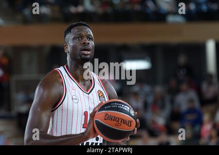 Monaco, Monaco. 30 novembre 2023. Olympiacos Pireo n. 10 Moustapha Fall è visto in azione durante la partita Turkish Airlines Euroleague Round 11 tra AS Monaco e Olympiacos Pireo alla Gaston Medecin Arena di Monaco. Punteggio finale; AS Monaco 85 : 77 Olympiakos. (Foto di Laurent Coust/SOPA Images/Sipa USA) credito: SIPA USA/Alamy Live News Foto Stock