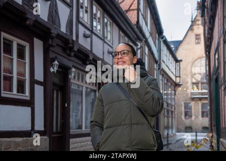 L'amichevole latina meraviglia nel centro storico di Quedlinburg, Germania Foto Stock