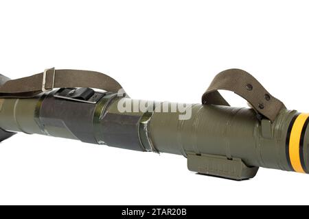 Lanciagranate usato nella guerra in Ucraina, su sfondo bianco, arma anticarro, lanciagranate da combattimento, arma da guerra e militare Foto Stock