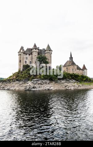 Lanobre, Chateau de Val, dal XIII secolo, Dordogna, Departement Cantal, Auverne Rodano-Alpi, Francia Foto Stock