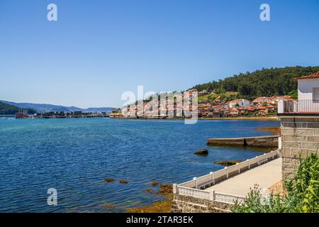 Splendido paesaggio urbano sull'oceano, Combarro, Spagna, Galizia Foto Stock