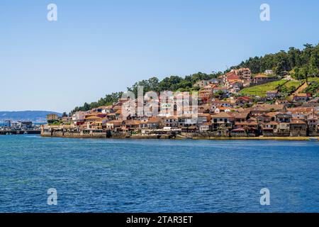 Splendido paesaggio urbano sull'oceano, Combarro, Spagna, Galizia Foto Stock