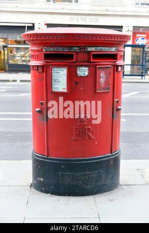 Royal mail letterbox a Londra, Inghilterra, Gran Bretagna Foto Stock