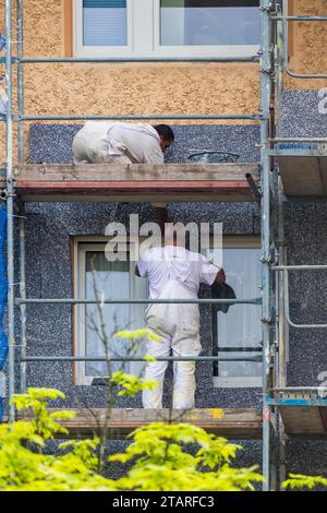 Dresda ristrutturazione di edifici prefabbricati nella zona di Dresda Leubnitz. Gli edifici prefabbricati di tipo IW67 del 1977 sono modernizzati e Foto Stock